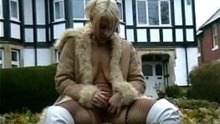 Публичная порнозвезда - порно видео