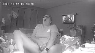 Шлюховатая тинка пропускает домашнее задание, чтобы мастурбировать перед скрытой камерой в порно - порно видео