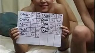 Русские девушки измеряют глубину своих влагалищ - порно видео