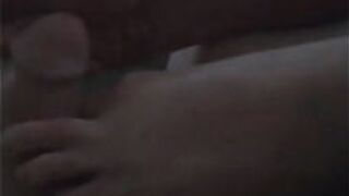 Подруга-хиппи дрочит мне ногами - порно видео