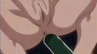 Зеленая анальная пробка, лижет клитор и трахает пальцами - порно видео