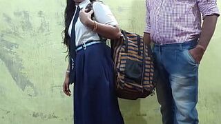 Индийская студентка плохо себя вела со своим учителем Мумбаи Ашу - порно видео