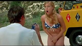 Эми Аданс показывает киску - порно видео