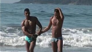 Латинский гей без седла порно видео - порно видео