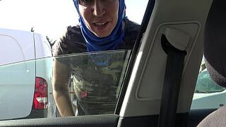 АРАБСКАЯ ДЕВУШКА-МУСУЛЬМАНКА ЗАНИМАЕТСЯ СЕКСОМ В МАШИНЕ С ЧЕРНЫМ ЧЛЕНЕМ В МАРСЕЛЕ - порно видео