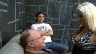 Муж наблюдает за стариком и доминированием жены - порно видео