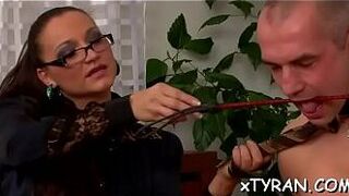 Очаровательная Джина Киллмер втягивает собаку чили в своего бобра - порно видео