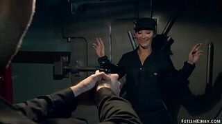 Грабителя банка связали и трахнули - порно видео