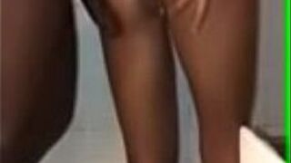 Мокрый негр анал в душе - порно видео