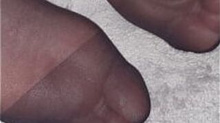 Жена в нейлоновых колготках - порно видео