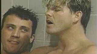 Геи трахаются в душе - порно видео