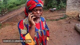 Брюнетка чернокожая трахается с незнакомцем - порно видео