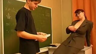 Учитель русского и мальчик - порно видео