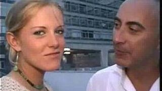 Слишком большой для ее задницы? - порно видео