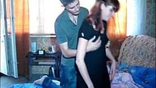 Очаровательная долбежка с возбужденной парой - порно видео