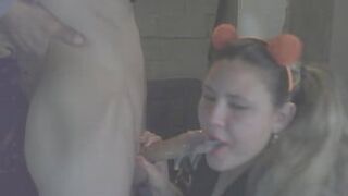 Серебряную блондинку унизили перед вебкамерой - глубокая глотка - порно видео