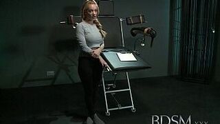 БДСМ ХХХ рабыня с массивной грудью получает жесткий оргазм - порно видео