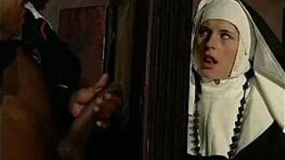 Настоящая монахиня хочет большего - порно видео