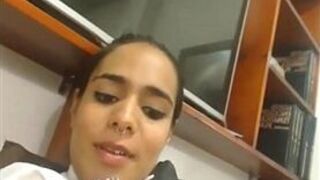 Горячая ловушка пробует свою собственную сперму - порно видео