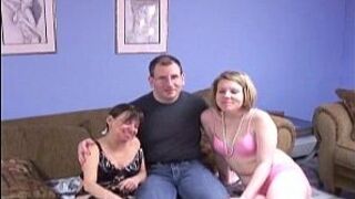 Мы сняли молодую шлюшку из бара в любительском порно - порно видео